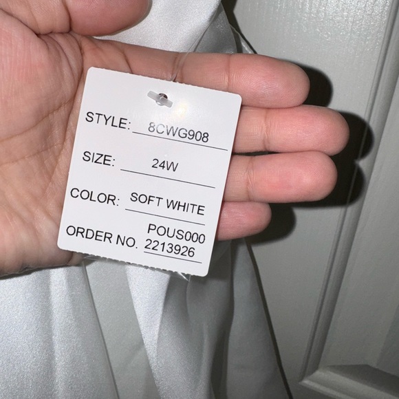 NWT Plus Size Oleg Cassini Wedding Dress - Picture 7 of 9